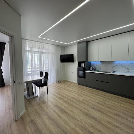 Апартаменти З Виглядом На Місто Lviv Ngoại thất bức ảnh